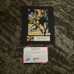 Kobe Bryant Los Angeles Lakers signed photo